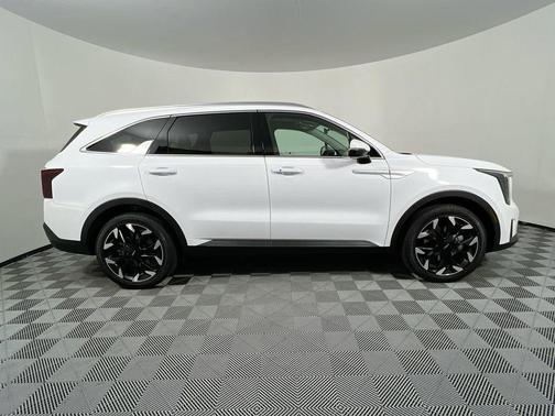White Pearl 2026 Kia Sorento EX