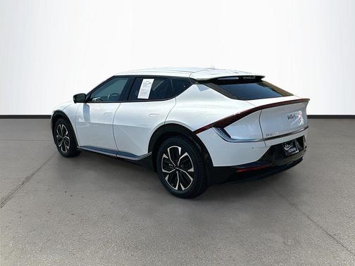 Snow White Pearl 2023 Kia EV6 Wind