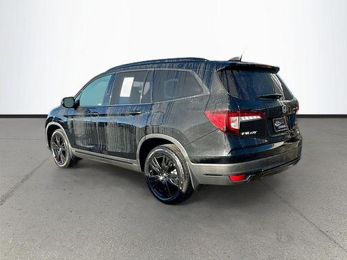 2022 Honda Pilot AWD Black Edition