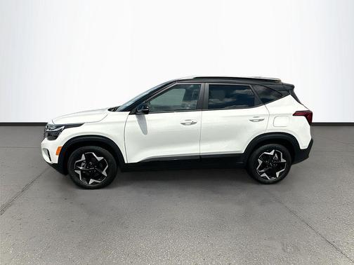 Clear White/Black Roof 2025 Kia Seltos S