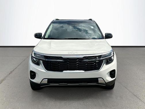 Clear White/Black Roof 2025 Kia Seltos S
