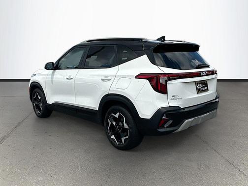 Clear White/Black Roof 2025 Kia Seltos S