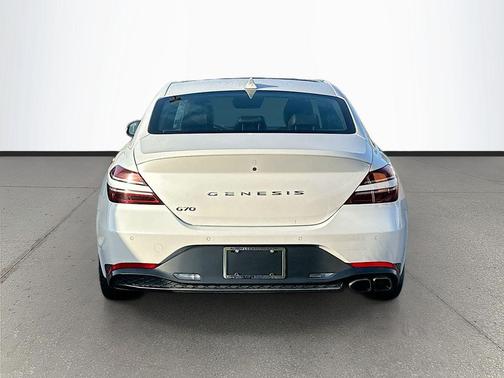 Uyuni White 2023 Genesis G70 2.0T RWD