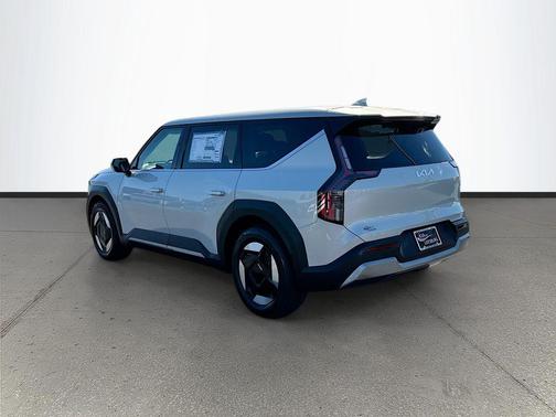 2026 Kia EV9 Light Short Range