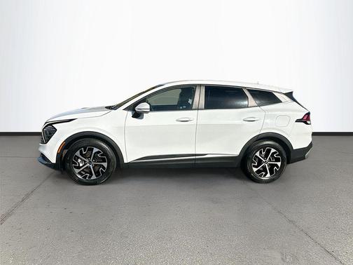 Glacial White Pearl 2024 Kia Sportage EX