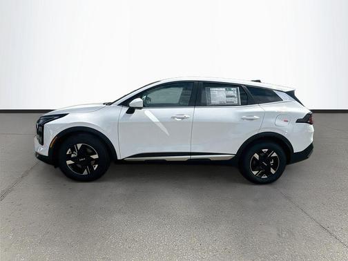 White Pearl 2026 Kia Sportage LX