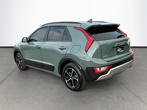 Cityscape Green 2024 Kia Niro EX