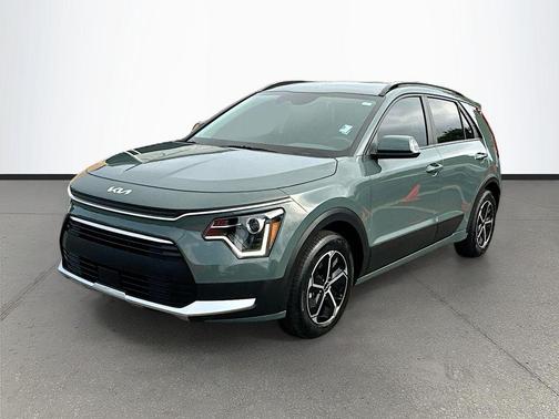 Cityscape Green 2024 Kia Niro EX