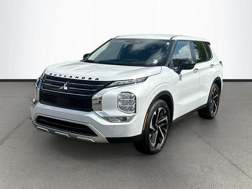 White Diamond 2024 Mitsubishi Outlander SE
