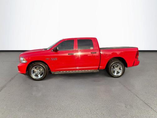 Brilliant Black Crystal Pearlcoat 2017 RAM 1500 Express