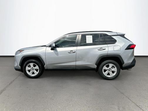 Silver Sky Metallic 2019 Toyota RAV4 XLE