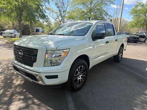 Glacier White 2024 Nissan Titan SV