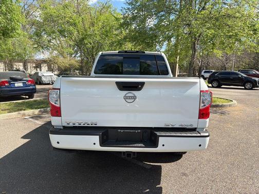 Glacier White 2024 Nissan Titan SV
