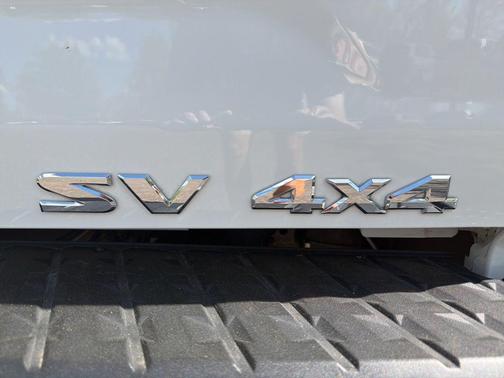 Glacier White 2024 Nissan Titan SV