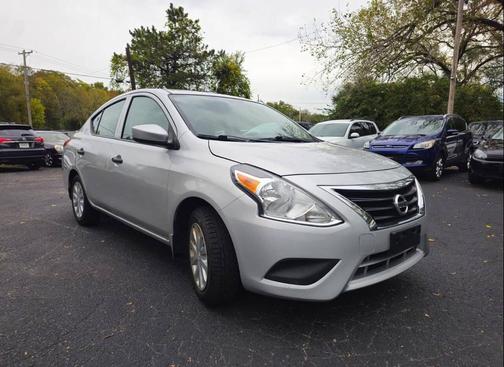2017 Nissan Versa 1.6 S+