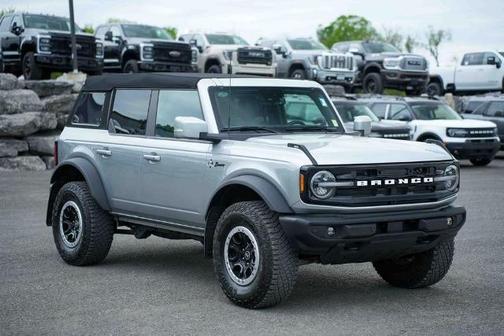 ICONIC SILVER METALLIC 2024 Ford Bronco OUTER BANKS