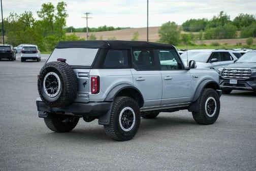ICONIC SILVER METALLIC 2024 Ford Bronco OUTER BANKS