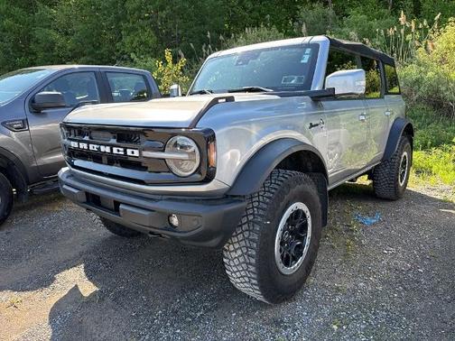 ICONIC SILVER METALLIC 2024 Ford Bronco OUTER BANKS