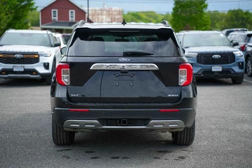 AGATE BLACK METALLIC 2024 Ford Explorer XLT