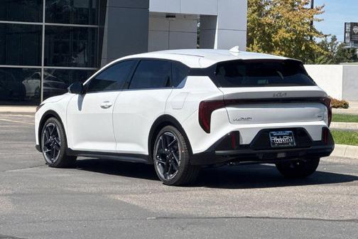 Snow White Pearl 2026 Kia K4 GT-Line
