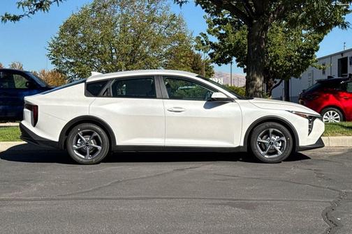 Snow White Pearl 2026 Kia K4 LXS