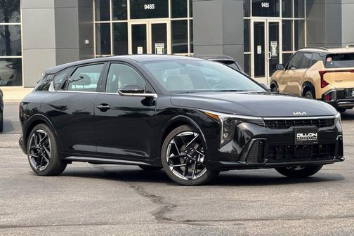 Aurora Black Pearl 2026 Kia K4 GT-Line
