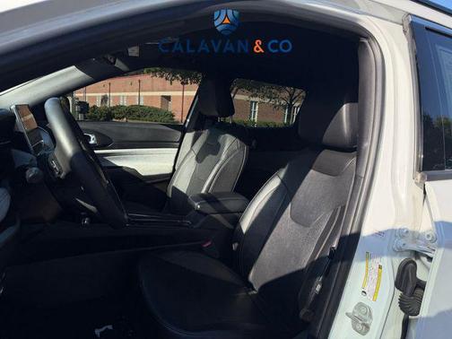 Bright White Clearcoat 2023 Jeep Compass Latitude Lux