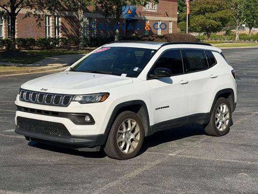 Bright White Clearcoat 2023 Jeep Compass Latitude Lux