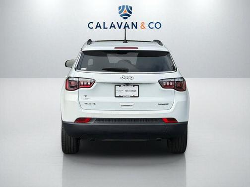 Bright White Clearcoat 2023 Jeep Compass Latitude Lux