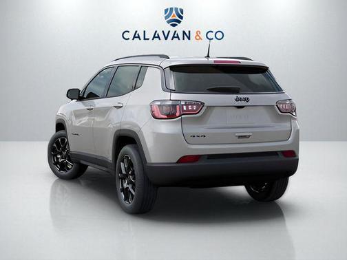 Silver Zynith Metallic Clearcoat 2026 Jeep Compass Latitude