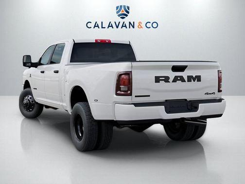 Bright White Clearcoat 2026 RAM 3500 Big Horn Crew Cab 4x4 8' Box