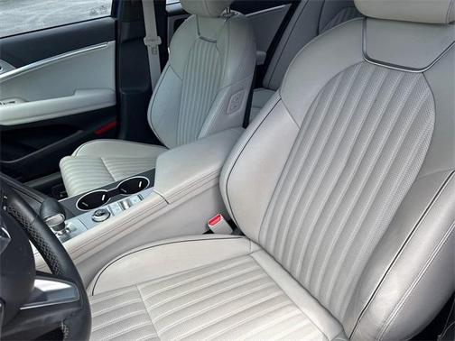 2022 Genesis G70 2.0T RWD