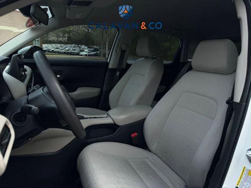 White 2023 Honda HR-V LX