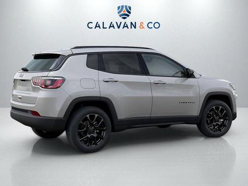 Silver Zynith Metallic Clearcoat 2026 Jeep Compass Latitude