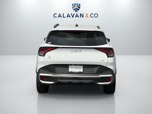 Glacial White Pearl 2023 Kia Sportage X-Line
