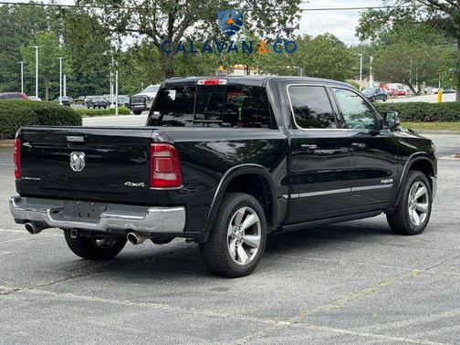 Diamond Black Crystal Pearlcoat 2022 RAM 1500 Limited
