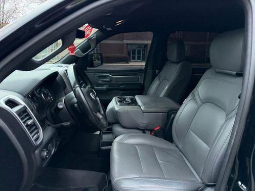 Diamond Black Crystal Pearlcoat 2021 RAM 1500 Big Horn/Lone Star