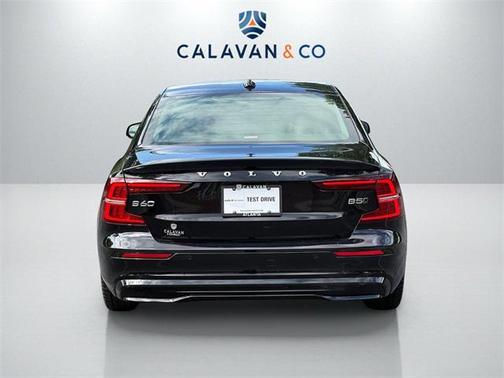 2024 Volvo S60 B5 Core Dark Theme