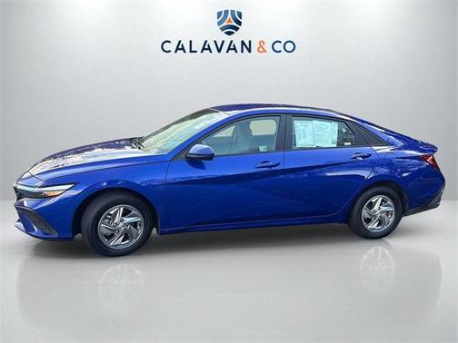 2024 Hyundai ELANTRA SE