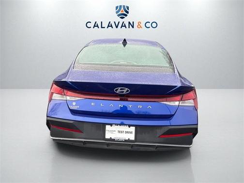 2024 Hyundai ELANTRA SE