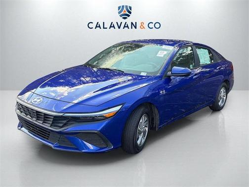 2024 Hyundai ELANTRA SE