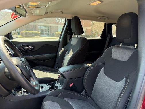 2016 Jeep Cherokee Sport