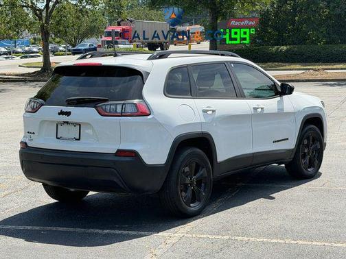 Bright White Clearcoat 2023 Jeep Cherokee Altitude
