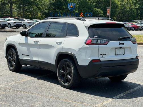 Bright White Clearcoat 2023 Jeep Cherokee Altitude