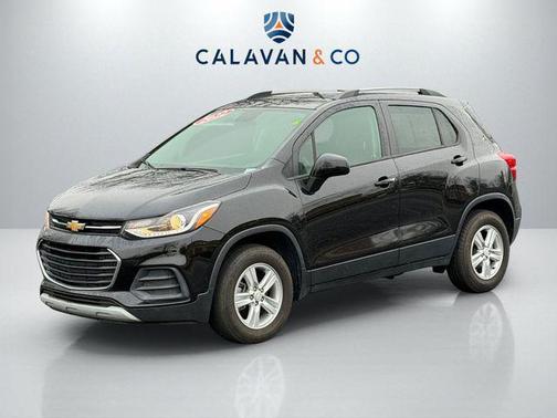 Mosaic Black Metallic 2022 Chevrolet Trax LT