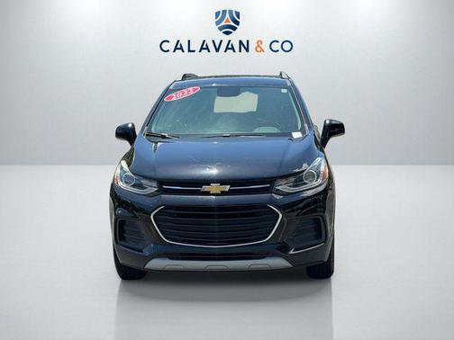 Mosaic Black Metallic 2022 Chevrolet Trax LT