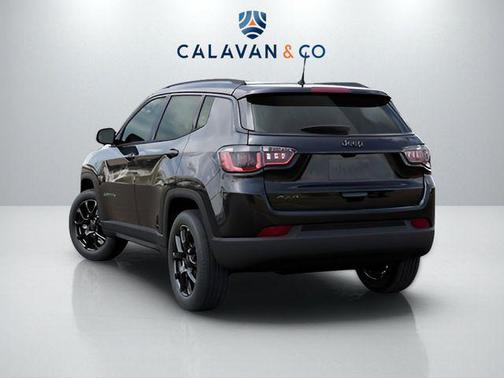 Diamond Black Crystal Pearlcoat 2026 Jeep Compass Latitude