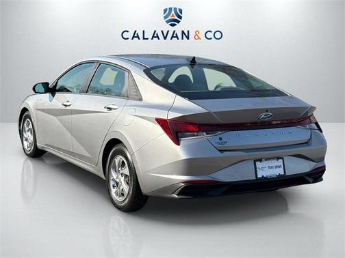 2021 Hyundai ELANTRA SE