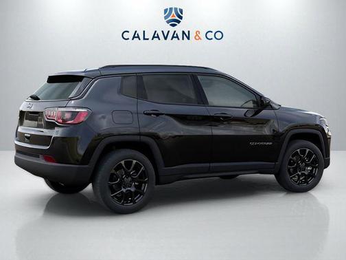 Diamond Black Crystal Pearlcoat 2026 Jeep Compass Latitude