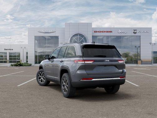 Sting-Gray Clearcoat 2027 Jeep Grand Cherokee Laredo